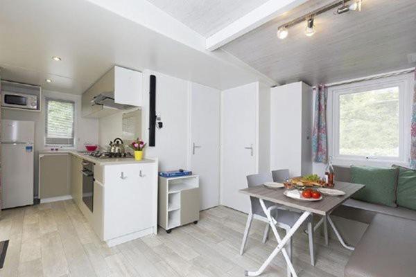 Camping Chateau De Galaure Chateauneuf-de-Galaure 外观 照片