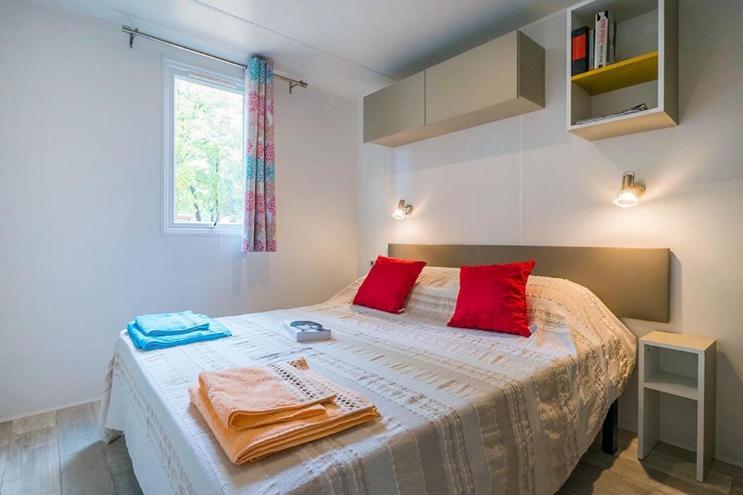 Camping Chateau De Galaure Chateauneuf-de-Galaure 外观 照片