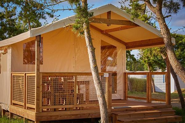 Camping Chateau De Galaure Chateauneuf-de-Galaure 外观 照片