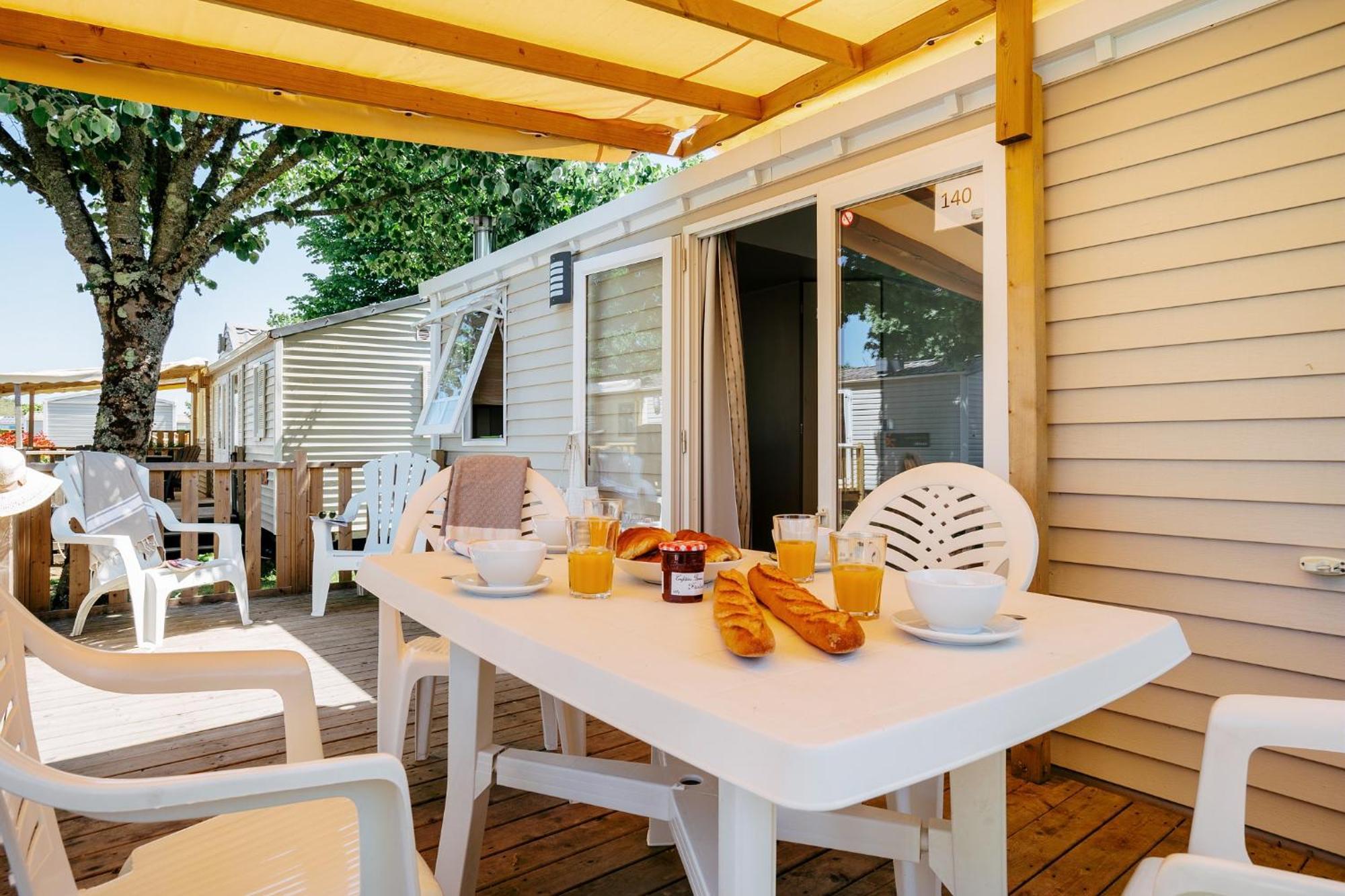 Camping Chateau De Galaure Chateauneuf-de-Galaure 外观 照片