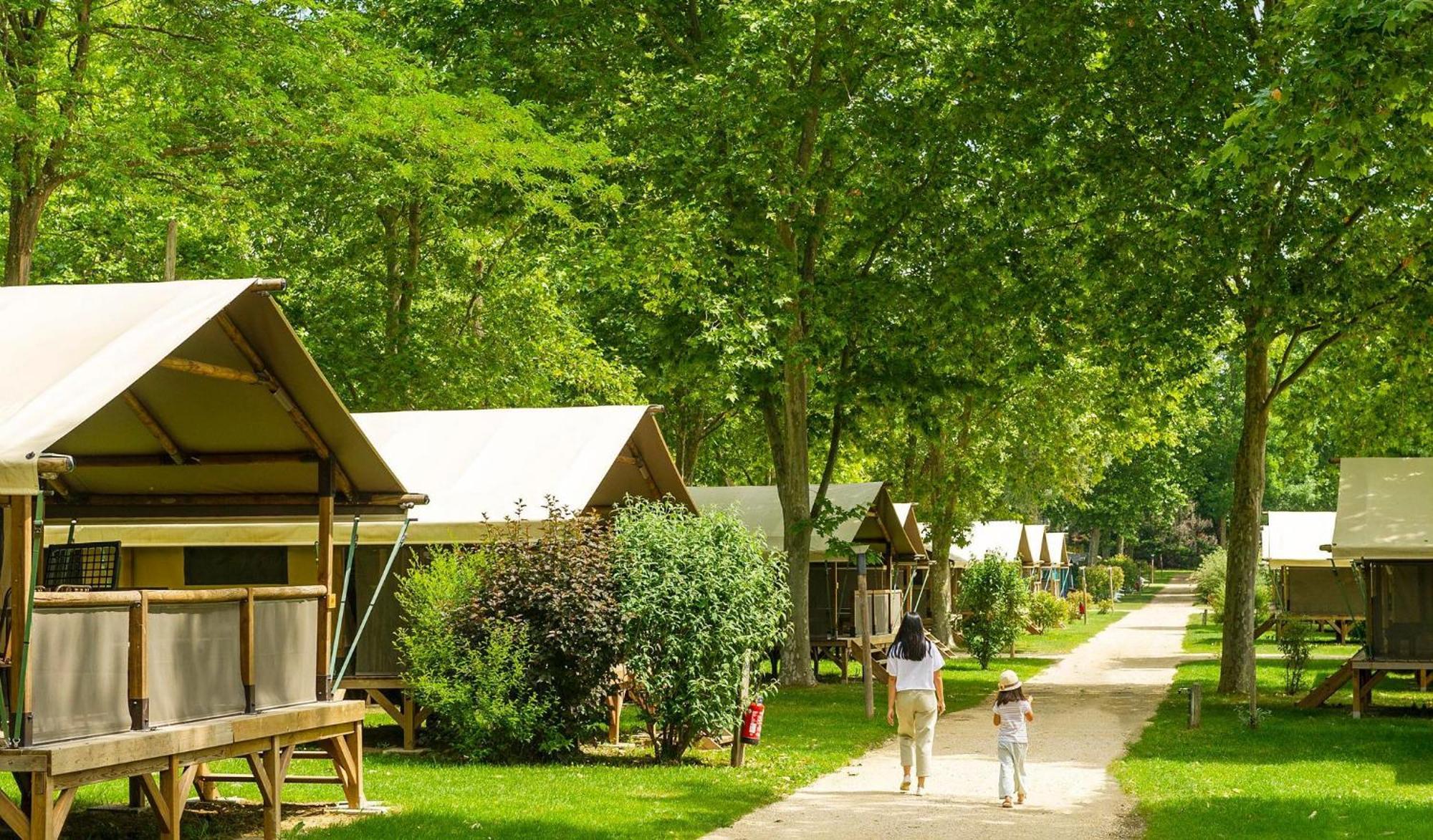 Camping Chateau De Galaure Chateauneuf-de-Galaure 外观 照片